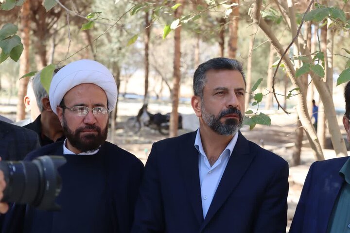 تصاویر/ بازدید امام جمعه اشکذر از روند آماده‌سازی پارک بزرگ خلیلی شهر مجومرد