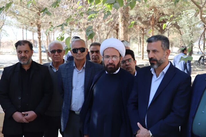 تصاویر/ بازدید امام جمعه اشکذر از روند آماده‌سازی پارک بزرگ خلیلی شهر مجومرد