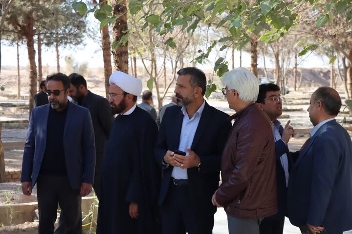 تصاویر/ بازدید امام جمعه اشکذر از روند آماده‌سازی پارک بزرگ خلیلی شهر مجومرد