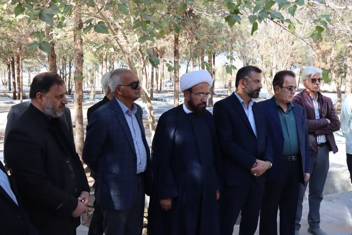 تصاویر/ بازدید امام جمعه اشکذر از روند آماده‌سازی پارک بزرگ خلیلی شهر مجومرد