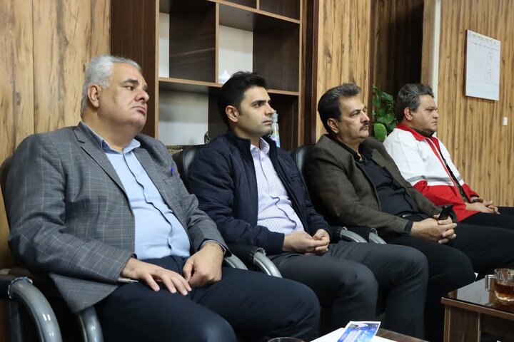 تصاویر/ برگزاری جلسه حلقه صالحین مدیران ادارات اشکذر به مناسبت هفته بسیج