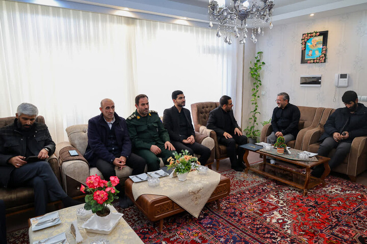 تصاویر / دیدار مسؤولان آذربایجان‌شرقی با خانواده شهدای بسیجی