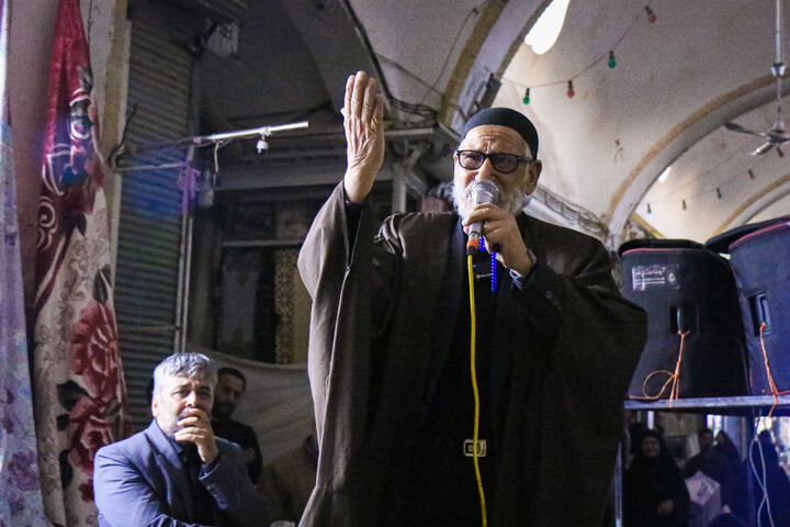 مراسم چهارپایه خوانی در بازار بزرگ قم