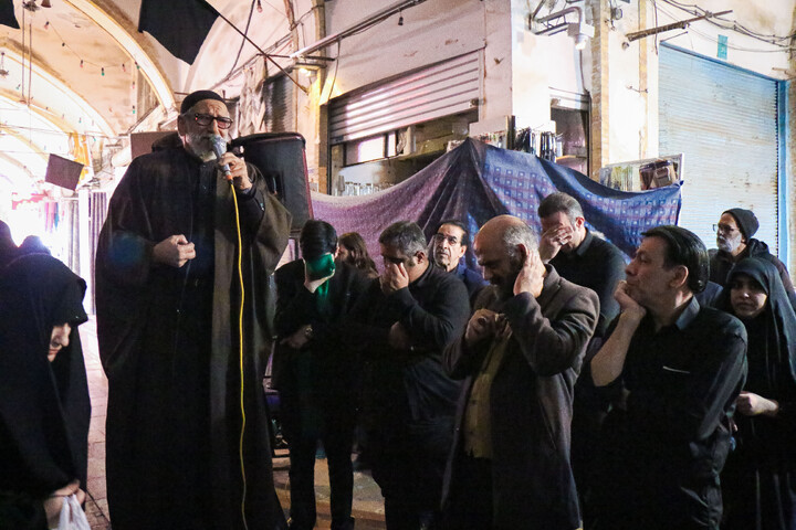 مراسم چهارپایه خوانی در بازار بزرگ قم