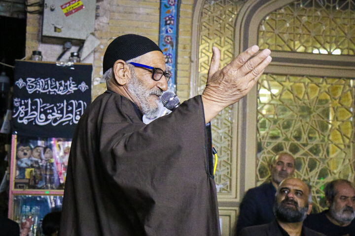 مراسم چهارپایه خوانی در بازار بزرگ قم