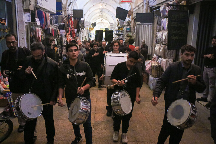 مراسم چهارپایه خوانی در بازار بزرگ قم