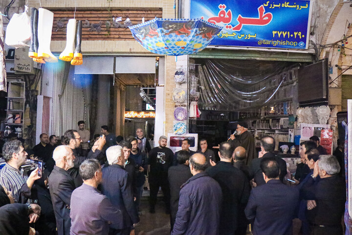 مراسم چهارپایه خوانی در بازار بزرگ قم