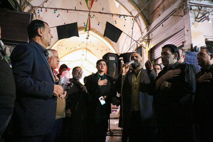 تصاویرمراسم چهارپایه خوانی در بازار بزرگ قم چارپایه خوانی در بازار بزرگ قم