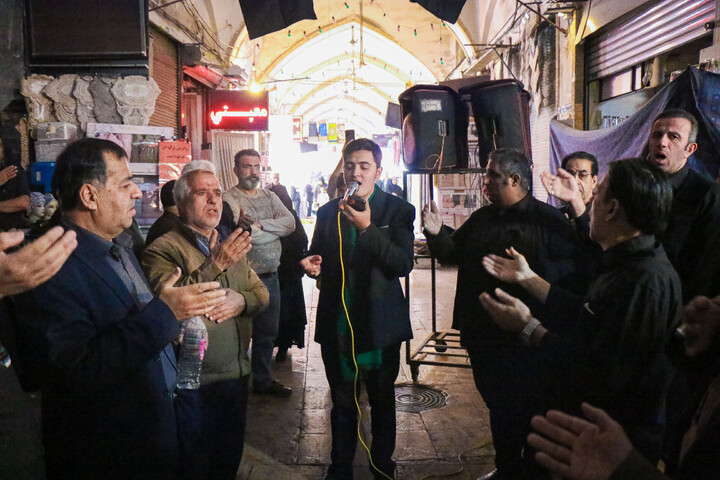 مراسم چهارپایه خوانی در بازار بزرگ قم