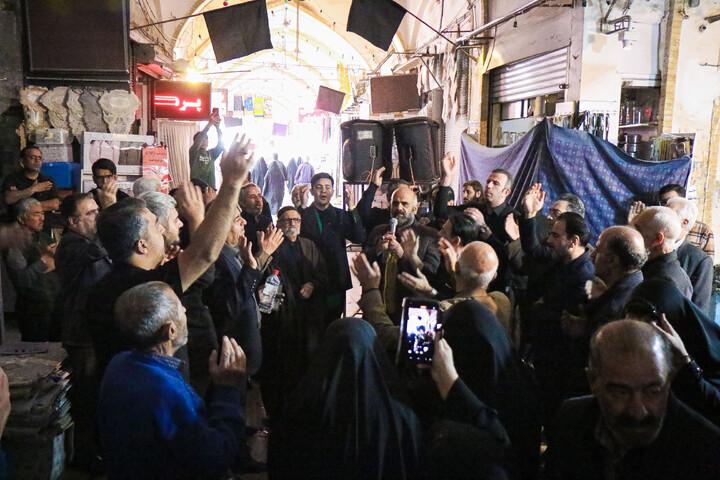مراسم چهارپایه خوانی در بازار بزرگ قم
