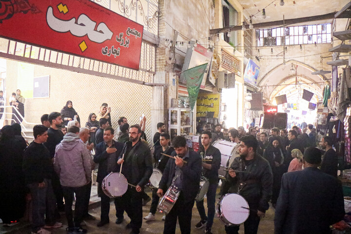 مراسم چهارپایه خوانی در بازار بزرگ قم