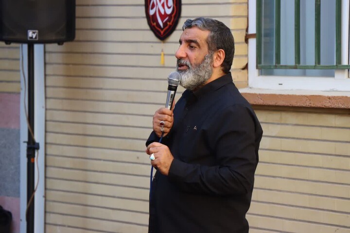 تصاویر/ یادواره شهدا در مدرسه عالیشهر با حضور حاج حسین یکتا