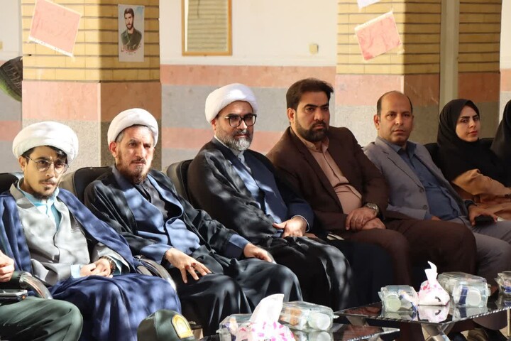 تصاویر/ یادواره شهدا در مدرسه عالیشهر با حضور حاج حسین یکتا