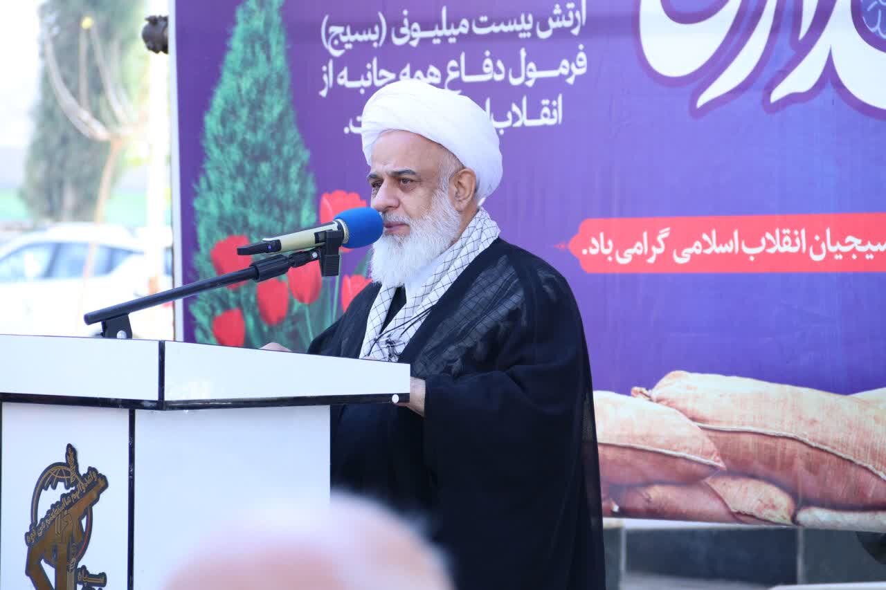 بسیج در همه صحنه‌ها برای خدمت به مردم حضوری پررنگ دارد