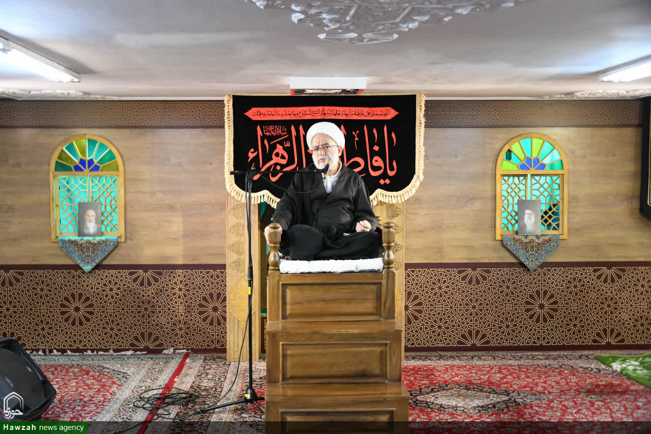 مسیر رشد معنوی با اتصال به قرآن و اهل بیت(ع) امکان‌پذیر است