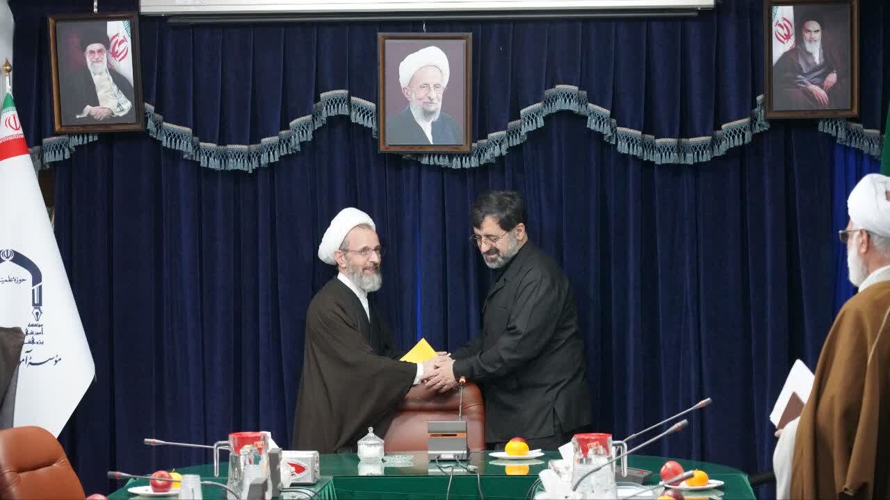 بازدید استاندار قم از موسسه امام خمینی (ره) + تصاویر