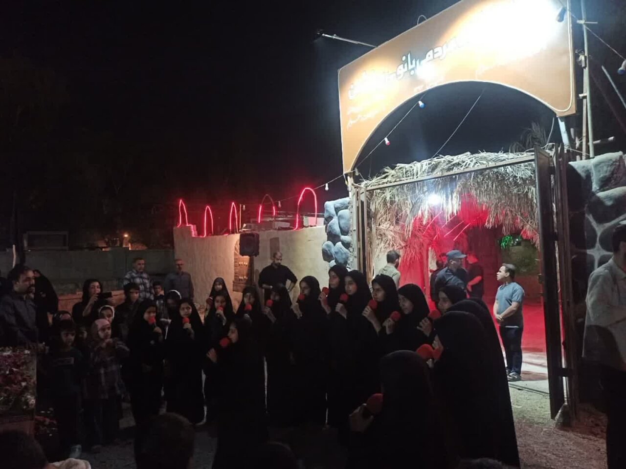 نمایشگاه مردمی «بانوی بی‌نشان» در برازجان برپا شد