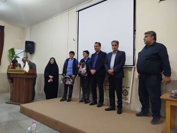 تقدیر از کتابداران و اعضای فعال کتابخانه علی‌ بن‌ امام‌ محمدباقر(ع) فین