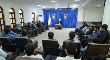 تصاویر/ نشست اتحادیه انجمن‌های اسلامی دانش‌آموزان بوشهر با امام جمعه