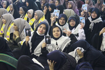 تصاویر/ اجتماع هزاران نفری دختران فاطمی در حسینیه ثارالله کرمان