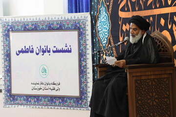 برای حضور بانوان در صحنه هایی متناسب با شأنیت و حریم آنها باید برنامه‌ریزی کرد