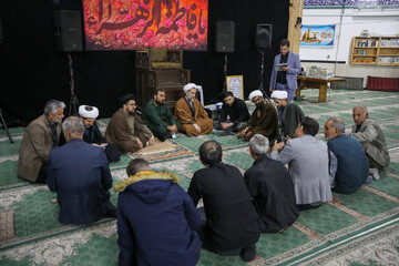 تصاویر / حضور نماینده ولی فقیه در استان قزوین در مسجد مهرگان