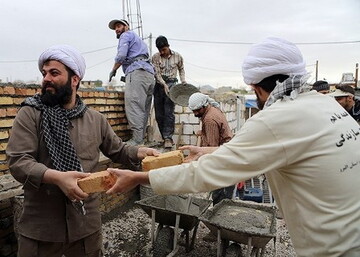 طلاب جهادی؛ حضور بی‌وقفه در میدان‌های خدمت‌رسانی / طراحی «جایزه ملی جهادگران حوزوی»