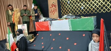 تصاویر / استقبال طلاب، کادر و اساتید حوزه‌ های علمیه خواهران تبریز از شهید گمنام