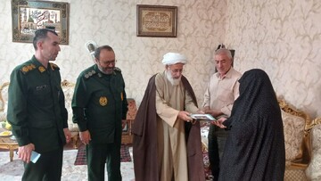 تصاویر / دیدار امام جمعه هادیشهر با خانواده ۳ شهید این شهرستان