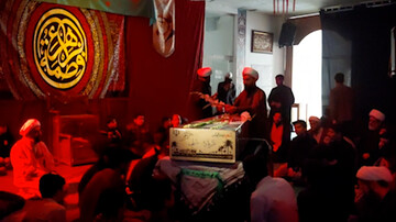 فیلم| مراسم وداع با پیکر شهید گمنام در مدرسه علمیه رضوی بیرجند