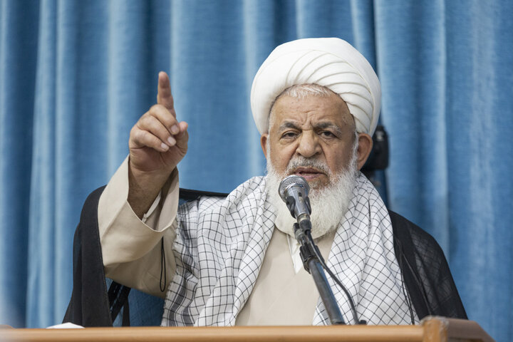 دیدار جمعی از فرماندهان اقشار و محلات با امام جمعه یزد