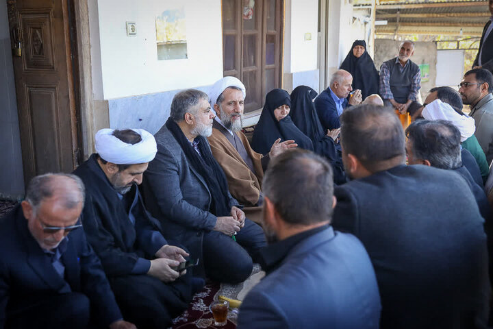 دیدار امام جمعه قزوین با خانواده شهید سلخوری