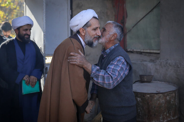 دیدار امام جمعه قزوین با خانواده شهید سلخوری