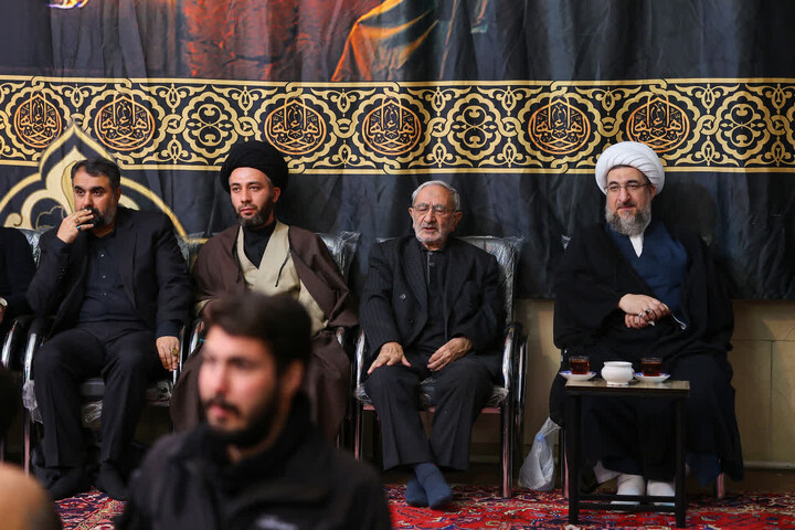 تصاویر/ حضور نماینده ولی فقیه در آذربایجان شرقی در جمع عزاداران در تبریز
