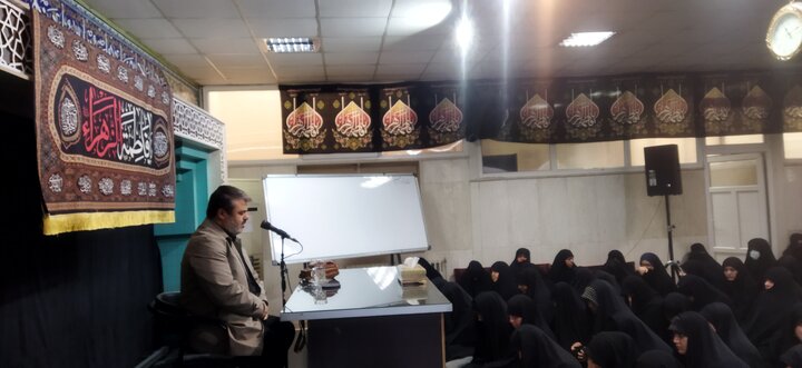 تصاویر/ نشست علمی «سبک زندگی فاطمی» در موسسه قرآن و عترت (ع) علی بن موسی الرضا(ع)