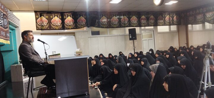 تصاویر/ نشست علمی «سبک زندگی فاطمی» در موسسه قرآن و عترت (ع) علی بن موسی الرضا(ع)