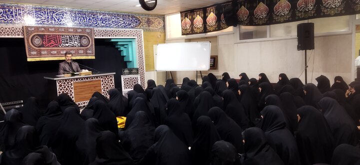 تصاویر/ نشست علمی «سبک زندگی فاطمی» در موسسه قرآن و عترت (ع) علی بن موسی الرضا(ع)