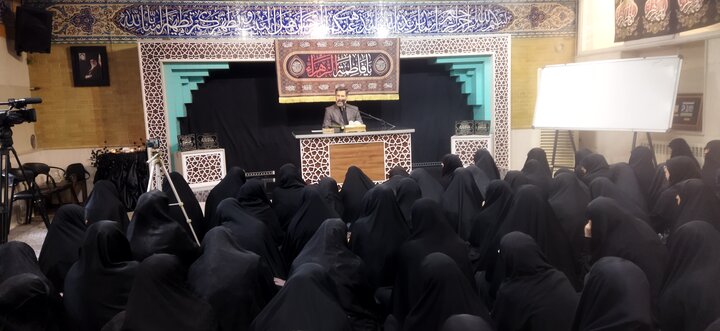 تصاویر/ نشست علمی «سبک زندگی فاطمی» در موسسه قرآن و عترت (ع) علی بن موسی الرضا(ع)