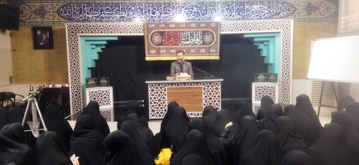 تصاویر/ نشست علمی «سبک زندگی فاطمی» در موسسه قرآن و عترت (ع) علی بن موسی الرضا(ع)
