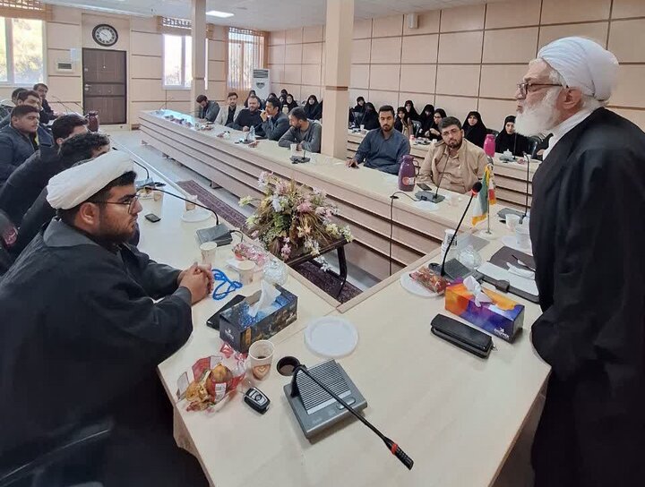 تصاویر/ جلسه مربیان امین شهرستان سنندج و کامیاران با حجت الاسلام والمسلمین انصاری قزوینی