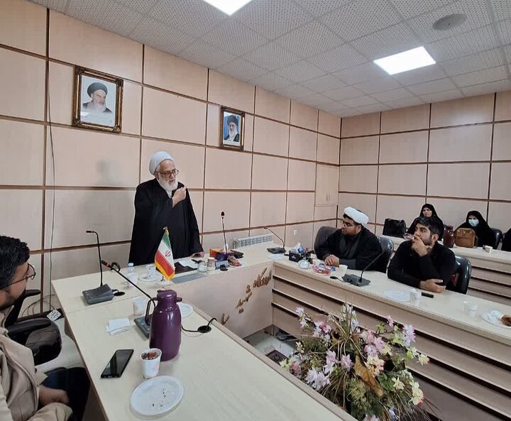 تصاویر/ جلسه مربیان امین شهرستان سنندج و کامیاران با حجت الاسلام والمسلمین انصاری قزوینی