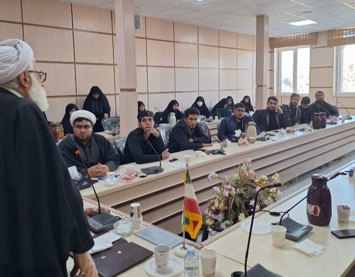 تصاویر/ جلسه مربیان امین شهرستان سنندج و کامیاران با حجت الاسلام والمسلمین انصاری قزوینی