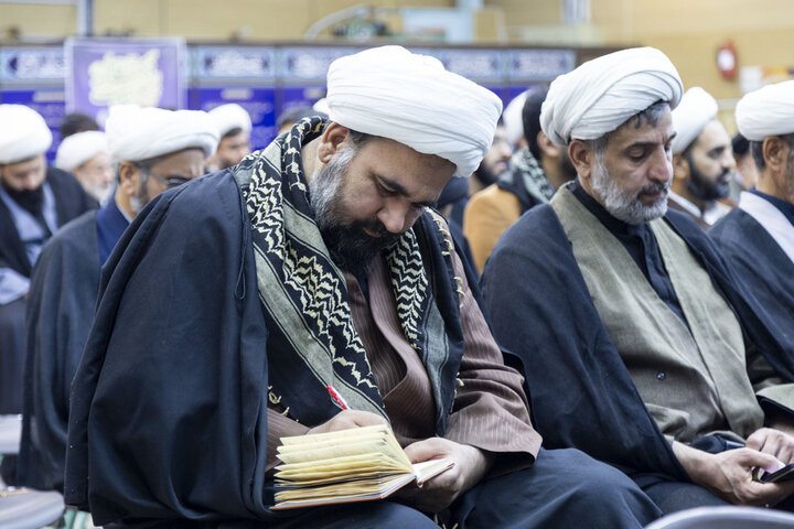 دیدار جمعی از دانشجویان ، طلاب و روحانیون بسیجی با امام جمعه یزد