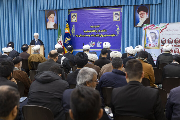 دیدار جمعی از دانشجویان ، طلاب و روحانیون بسیجی با امام جمعه یزد