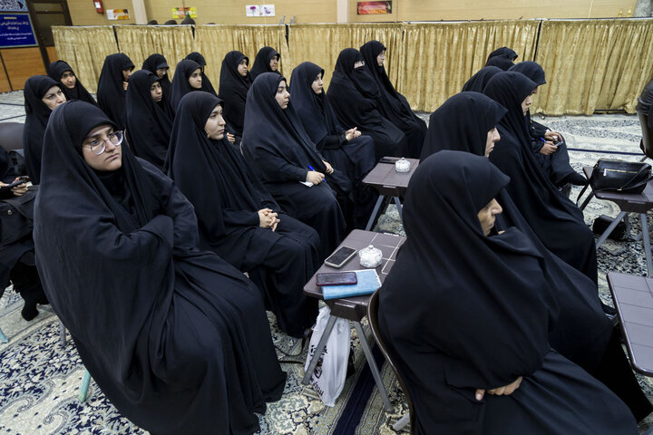 دیدار جمعی از دانشجویان ، طلاب و روحانیون بسیجی با امام جمعه یزد