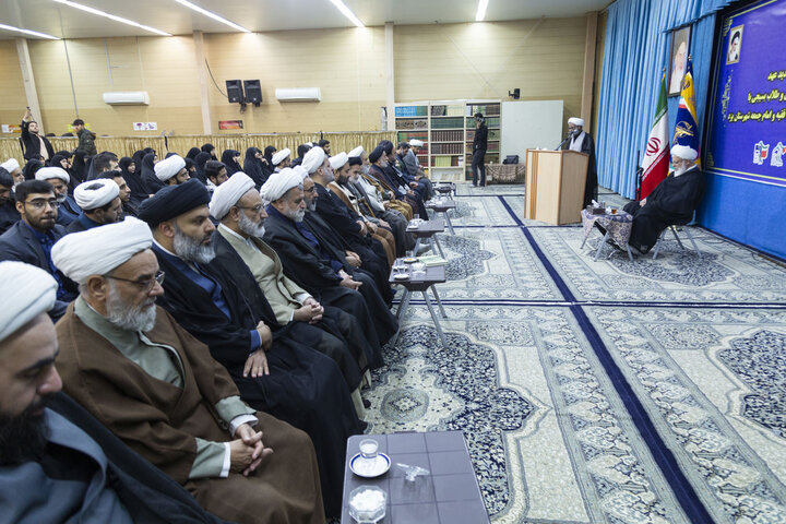 دیدار جمعی از دانشجویان ، طلاب و روحانیون بسیجی با امام جمعه یزد