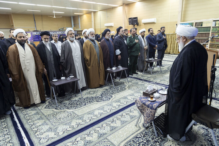 دیدار جمعی از دانشجویان ، طلاب و روحانیون بسیجی با امام جمعه یزد