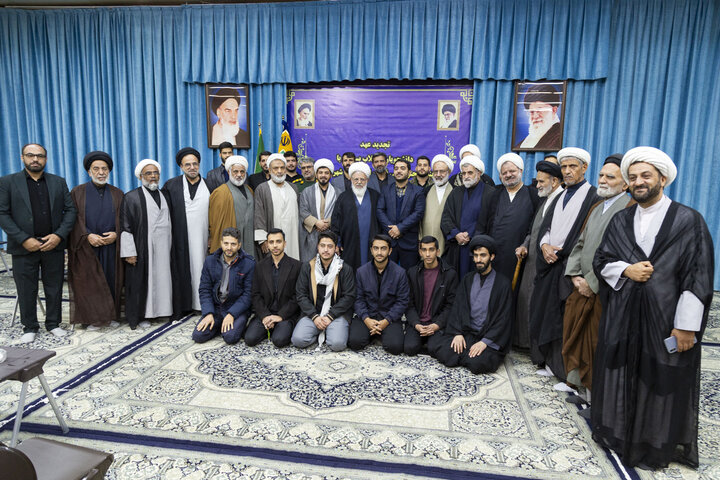 دیدار جمعی از دانشجویان ، طلاب و روحانیون بسیجی با امام جمعه یزد