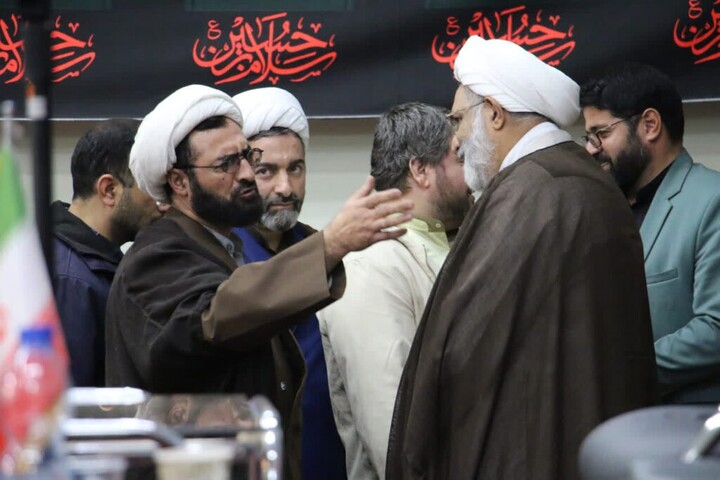 تصاویر|برگزاری کرسی آزاد اندیشی در مدرسه علمیه صدر بازار اصفهان