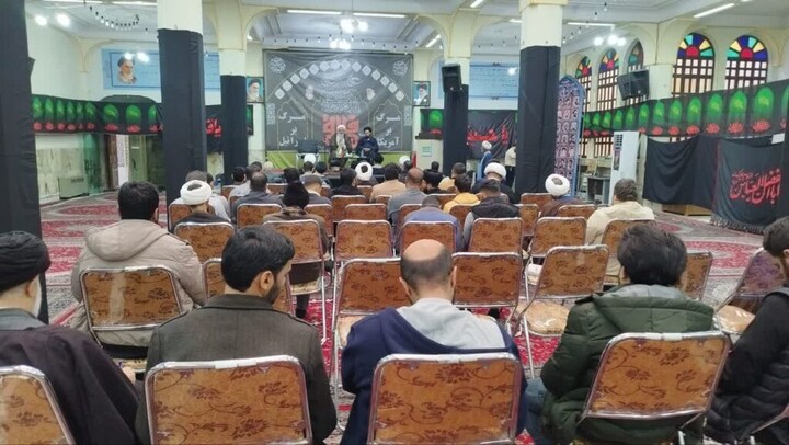 تصاویر|برگزاری کرسی آزاد اندیشی در مدرسه علمیه صدر بازار اصفهان